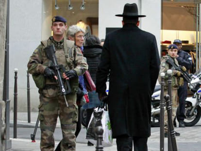 Gunman hostage two man in paris