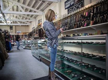 restaurant where waitresses have guns