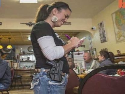 restaurant where waitresses have guns