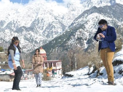 Cold wave hits Himachal