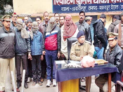 electirc tower loot gang arrested