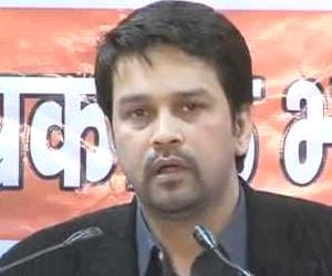anurag thakur said he will gift his property to congress.