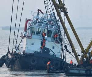 boat sinks in china, 21 died.