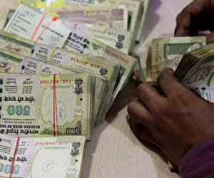 two crores loot in a atm cash van in mumbai