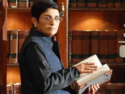Kiran bedi is on top trend at social media in delhi