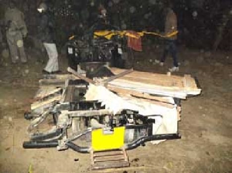 Auto contracted bus collide, killing three