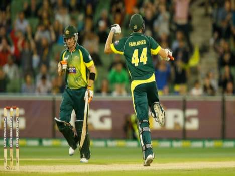 India Vs Australia, Tri nation series. 