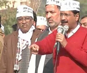 Take money from BJP but vote for AAP