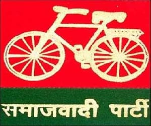 sp leader self immolation bid in police line.