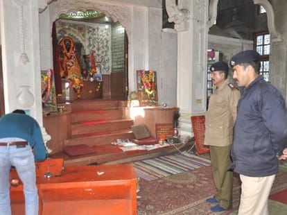 theft in jakhu baba balaknath temple, theif caught red handed.