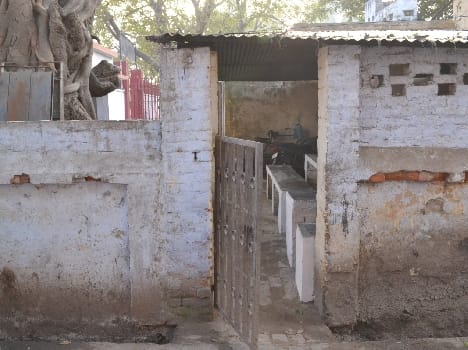 If someone came to the police station - town , does not mean