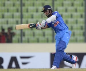 LIVE: INDIA vs Australia, tri nation 5th match.