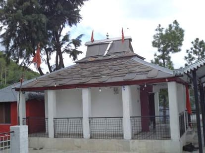 dev siragul and bijata maharaj hug again.