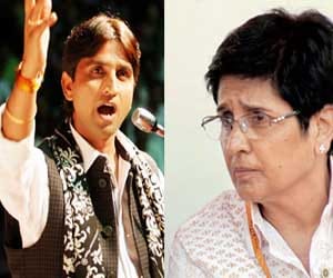 kumar vishwas furious scathing attack on kiran bedi.