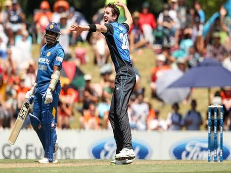 newzeland defeat srilanka by 4 wickets
