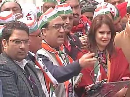 Kiran bedi doing electorial campaign in krishna nagar.