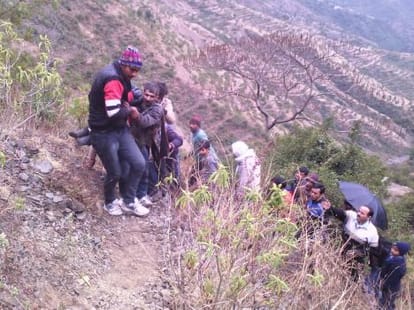 max falls into trench, six injured.