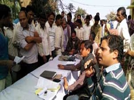 DM prevented the salaries of absent SDO