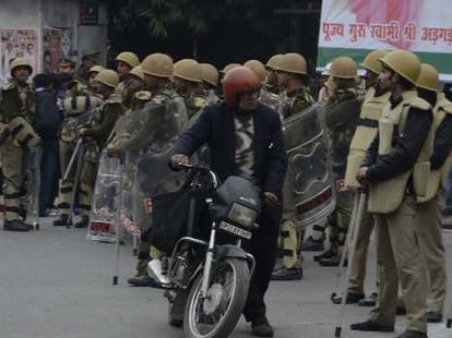 Anarchy in Lucknow after attack on a lawyer.