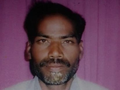 Wife kills husband with her lover.