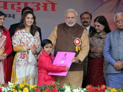 amarujala salute madhuri dikshit for her dedication