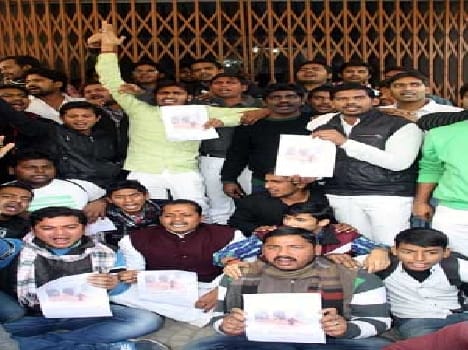 Against theft lockout, demands action