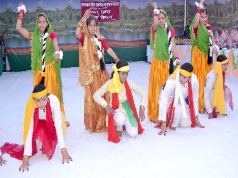 sammanit ki gain meghavi chatrayain