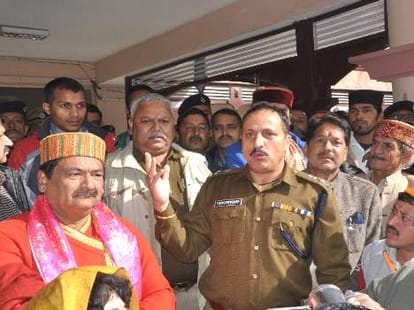 raghunath temple: maheshwar singh protest againest trust.