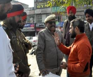 Controversy on Challan by Traffic Police in Mohali