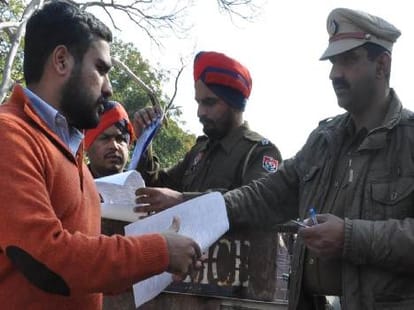 Controversy on Challan by Traffic Police in Mohali