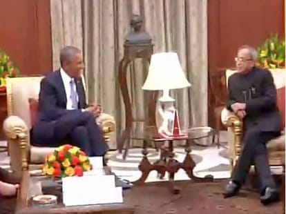 live report of obama' india visit, obama landed to delhi.