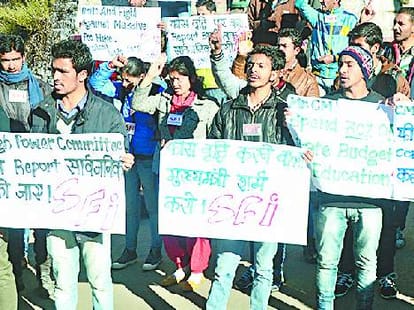cm virbhadra singh in himachal pradesh university.