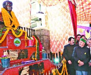 cm virbhadra singh in himachal pradesh university.