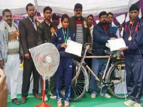 Ajay boys , girls top Neetu