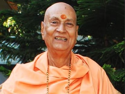Dr. randeep guleriya treats the Padma Shri award.
