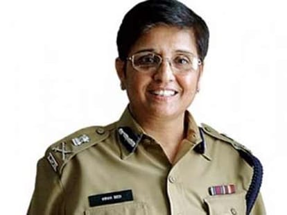 Ravish kumar's interview with kiran bedi is in twitter's top trend