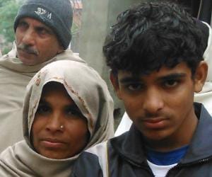 police help, after six year son meet mother