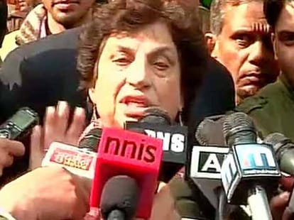 Kiran bedi invoking obama's name in delhi electoral rally