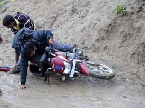 Coil Nockr public by fleeing miscreants Dhuna