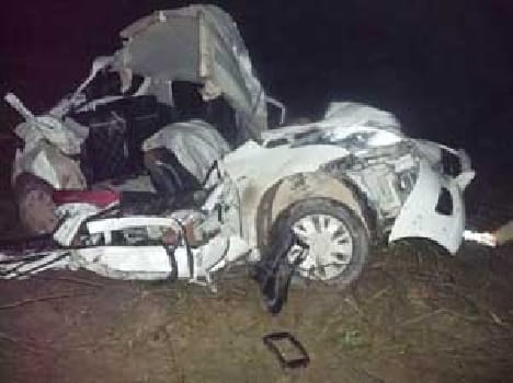 Uncontrolled car crashed into a tree, dead one