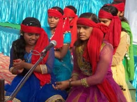 Child scientists present model show talent 