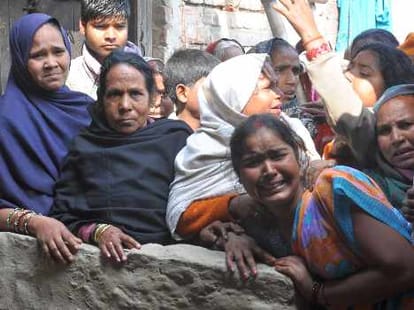 A man set fire to a women in Lucknow.