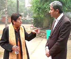 Ravish kumar's interview with kiran bedi is in twitter's top trend