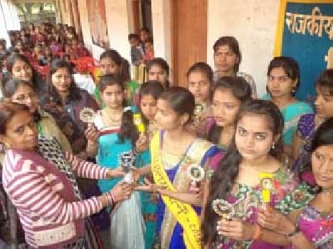 Shubani , aspiration , found dignity Ratnkrti school principal Usha Singh