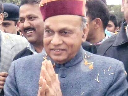 cm virbhadra singh and dhumal meet at rajbhawan.