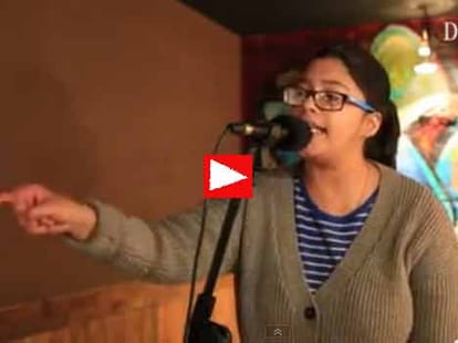 VIDEO: this girl gave tart reply to rapper Honey Singh.