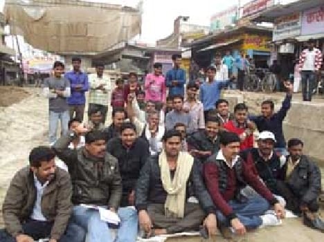 Ariwal building demonstration against rigging