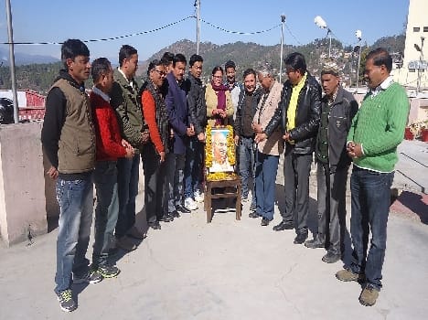 pay to homage mahatama gandhi 