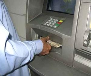 robber extracted fifteen thousand rupees from ATM