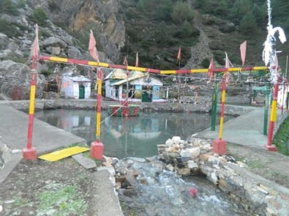 kali river in nepal turn into ice.